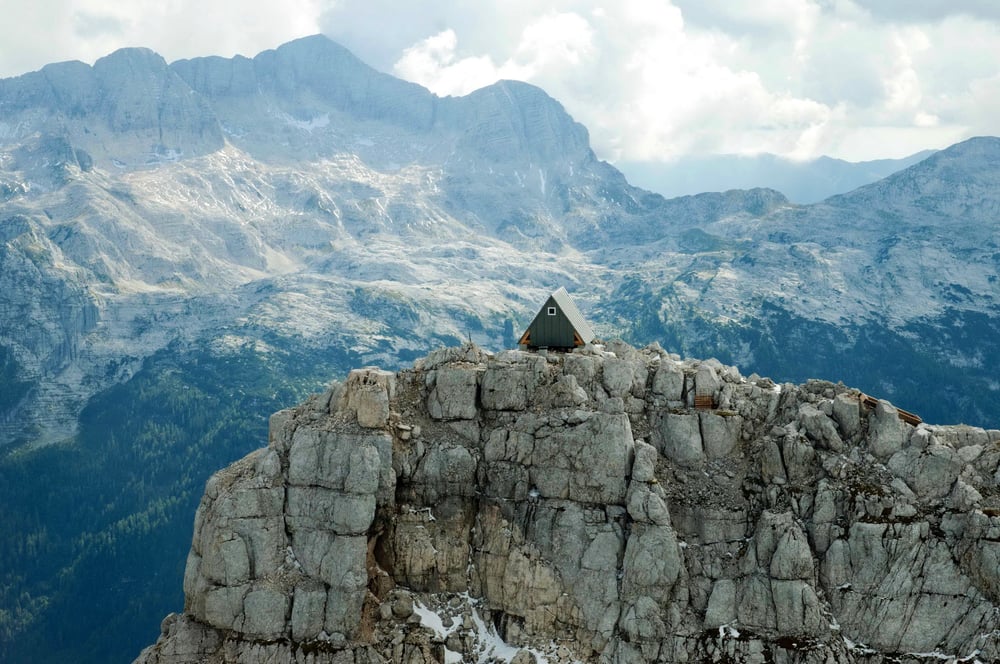 bivouac-luca-vuerich-a-frame-cabin-by-giovanni-pesamosca-architetto-13